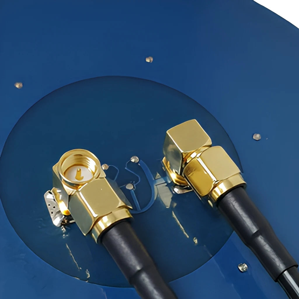 Arronna 5.8GHz 12.5dBi Triple Feed Patch Antenna Circular Polarized SMA FPV Goggles Ground Station